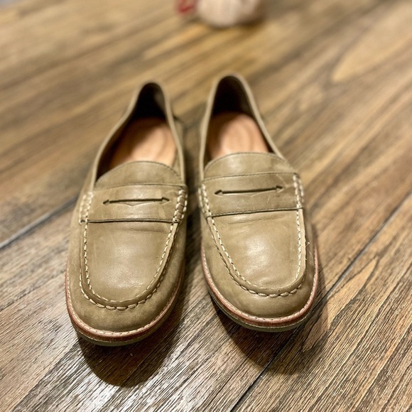 Sperry Topsider Seaport Penny Loafer Olive Green Women’s Size 7 Preppy Casual - Picture 2 of 9